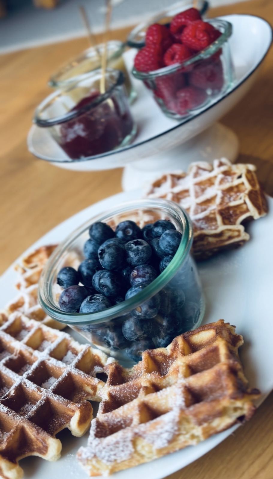 Hausgemachte Waffeln mit Beeren