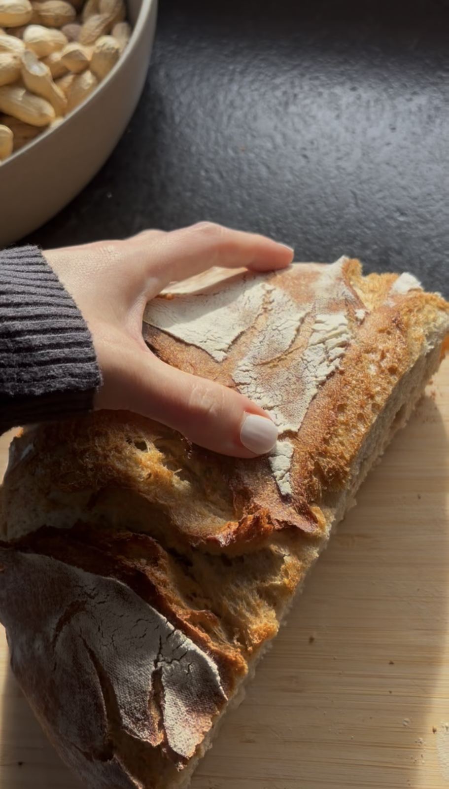 Selbst gebackenes Sauerteigbrot