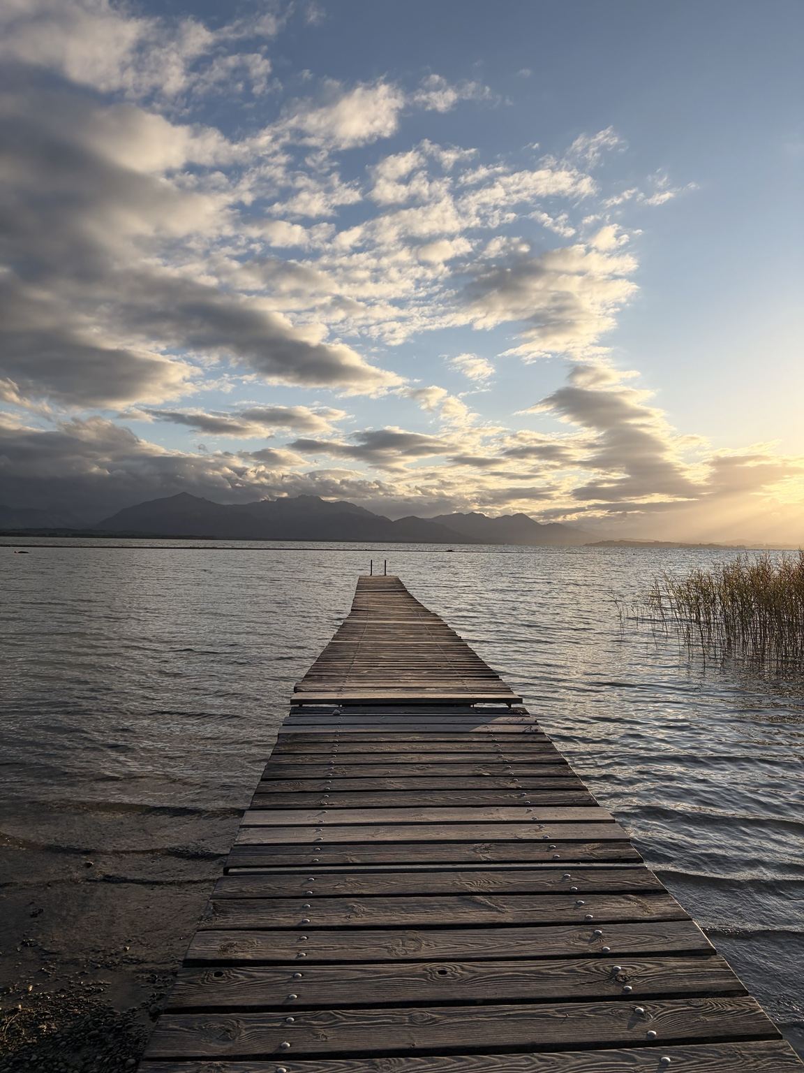 Chiemsee und Berge im Abendlicht